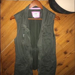 Ashley by 26 International army green vest- size L